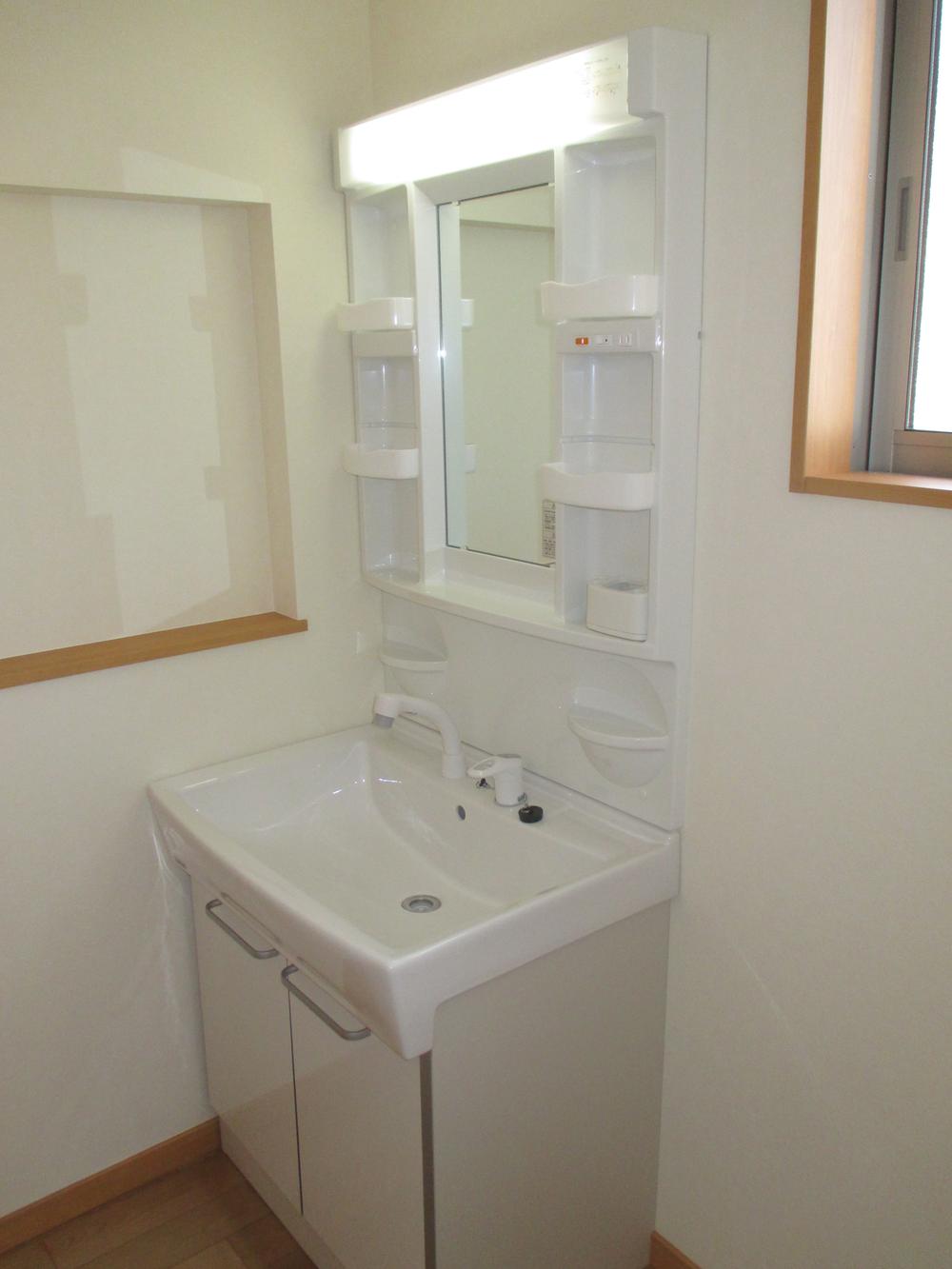 Wash basin, toilet. Indoor (12 May 2013) Shooting