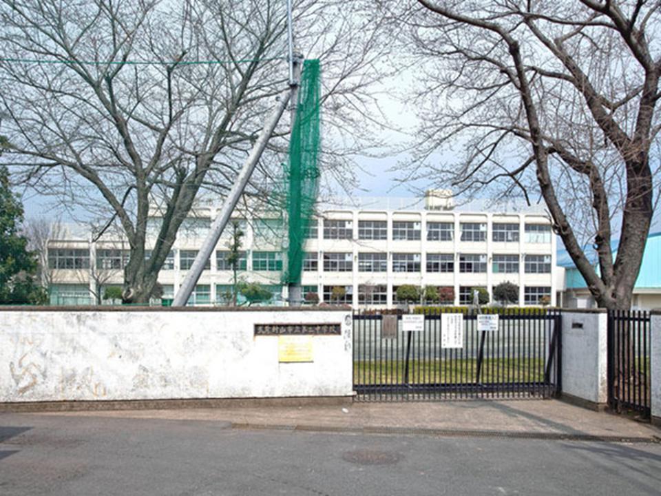 Primary school. It musashimurayama stand third to elementary school 1212m