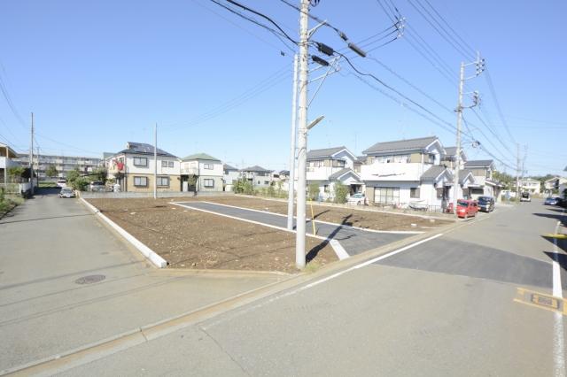 Local photos, including front road. Local (10 May 2013) Shooting