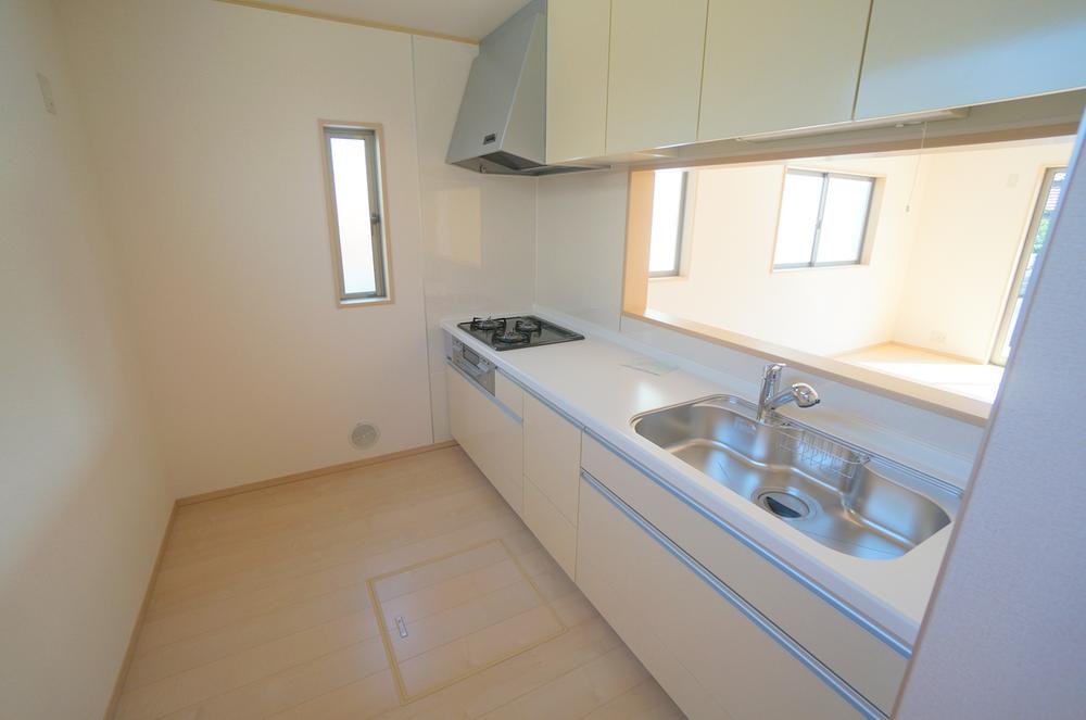 Wash basin, toilet. 1 Building Kitchen