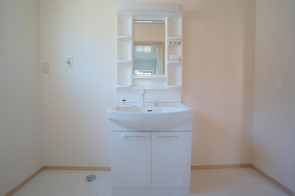 Bathroom. 1 Building washbasin