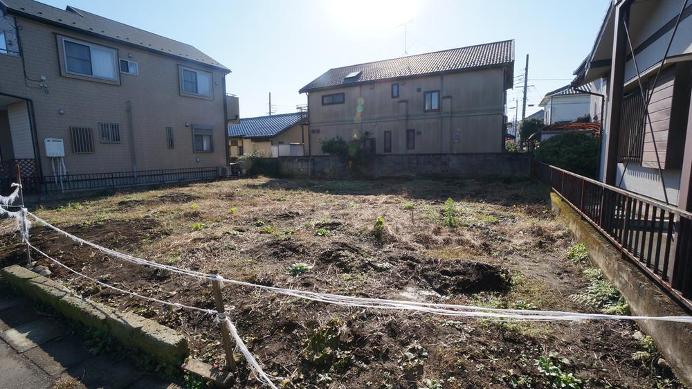 Local appearance photo. Current state November shooting