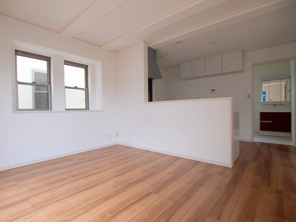 Same specifications photos (living). Example of construction