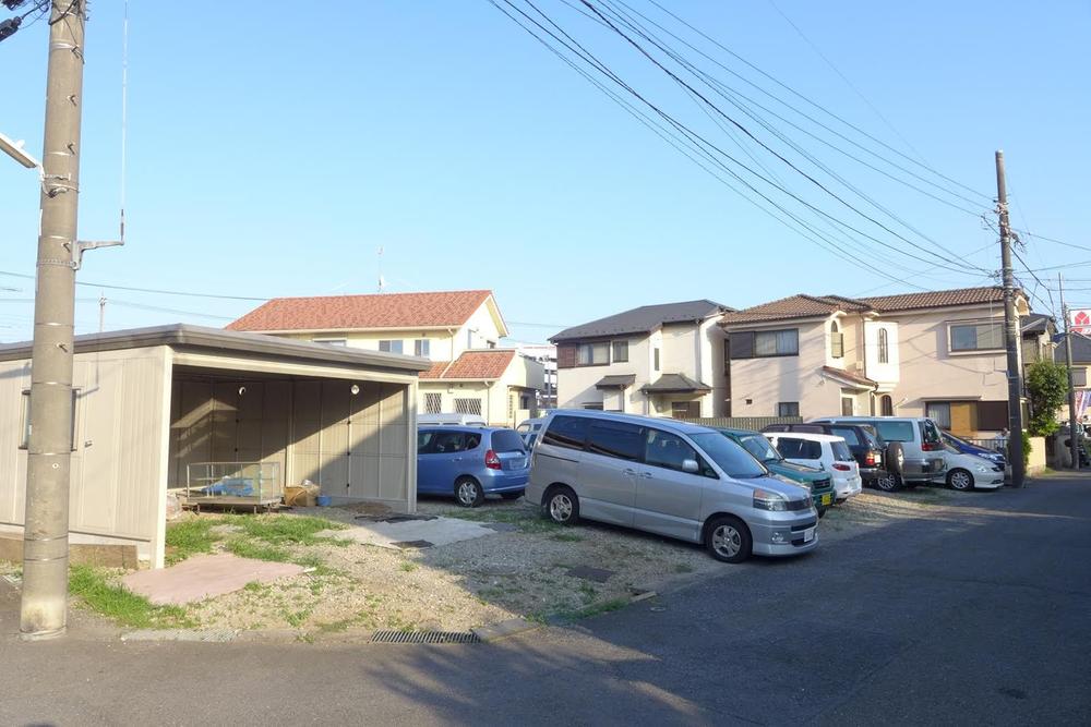 Local photos, including front road. Local (11 May 2013) Shooting