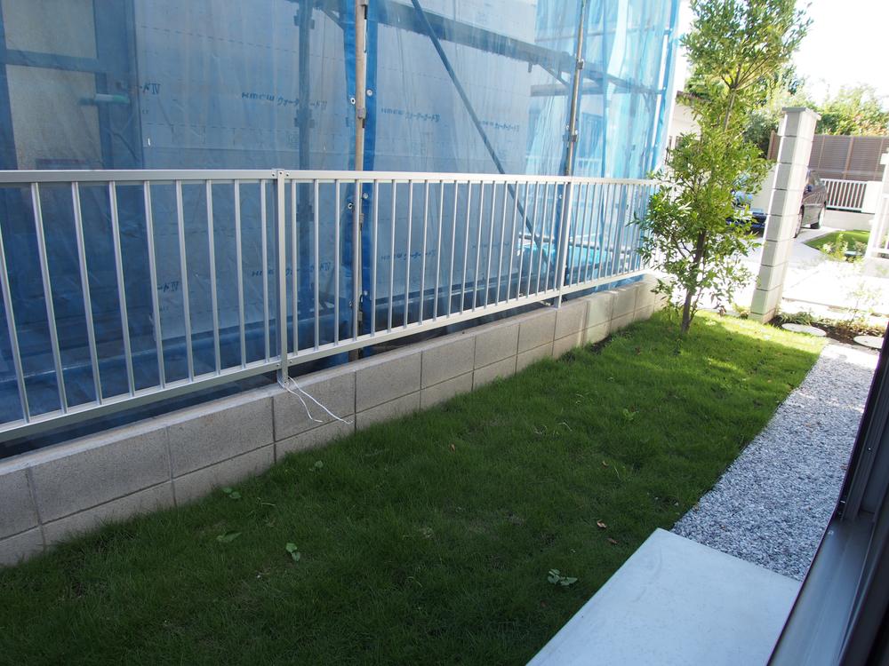 Garden. The garden is the lawn finish. (Same specifications)