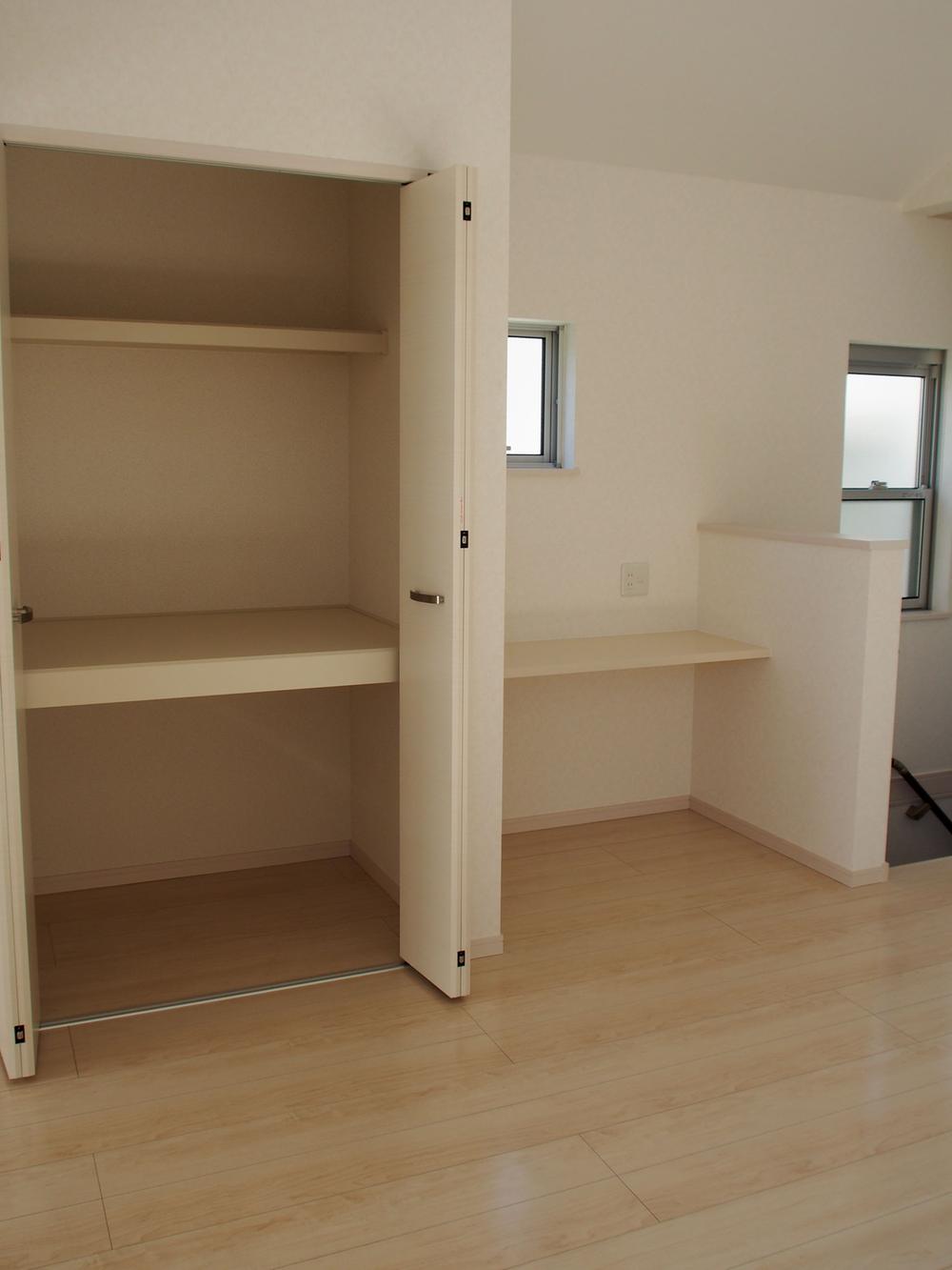 Receipt. Convenient with storage in the living