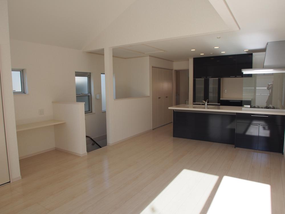 Living. Bright living room with a gradient ceiling