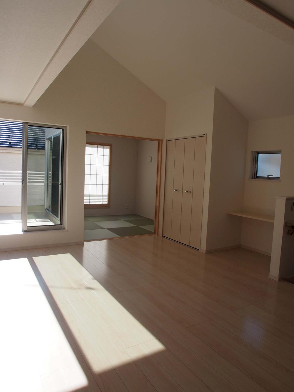 Living. The LDK with floor heating