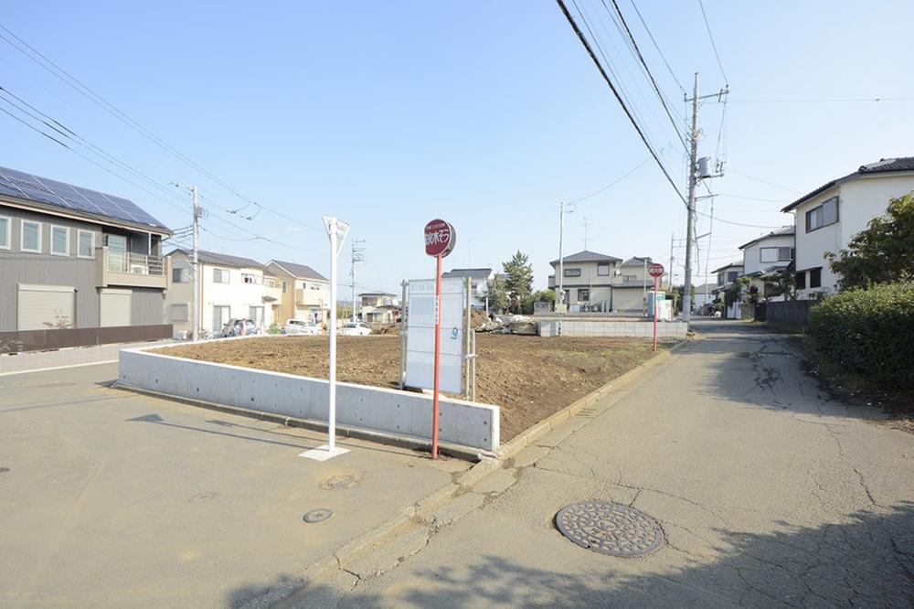 Local photos, including front road. A Building is open three-way corner lot Local (11 May 2013) Shooting