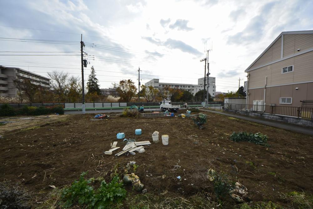 Local land photo. From the north