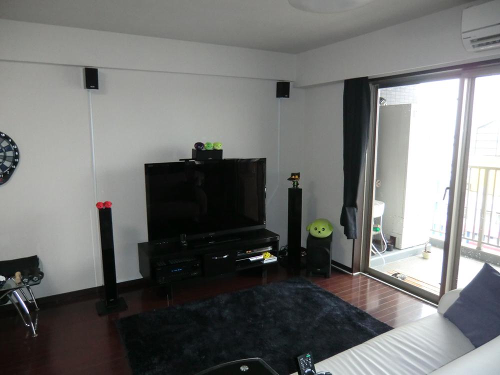 Living. Room (August 2011) shooting