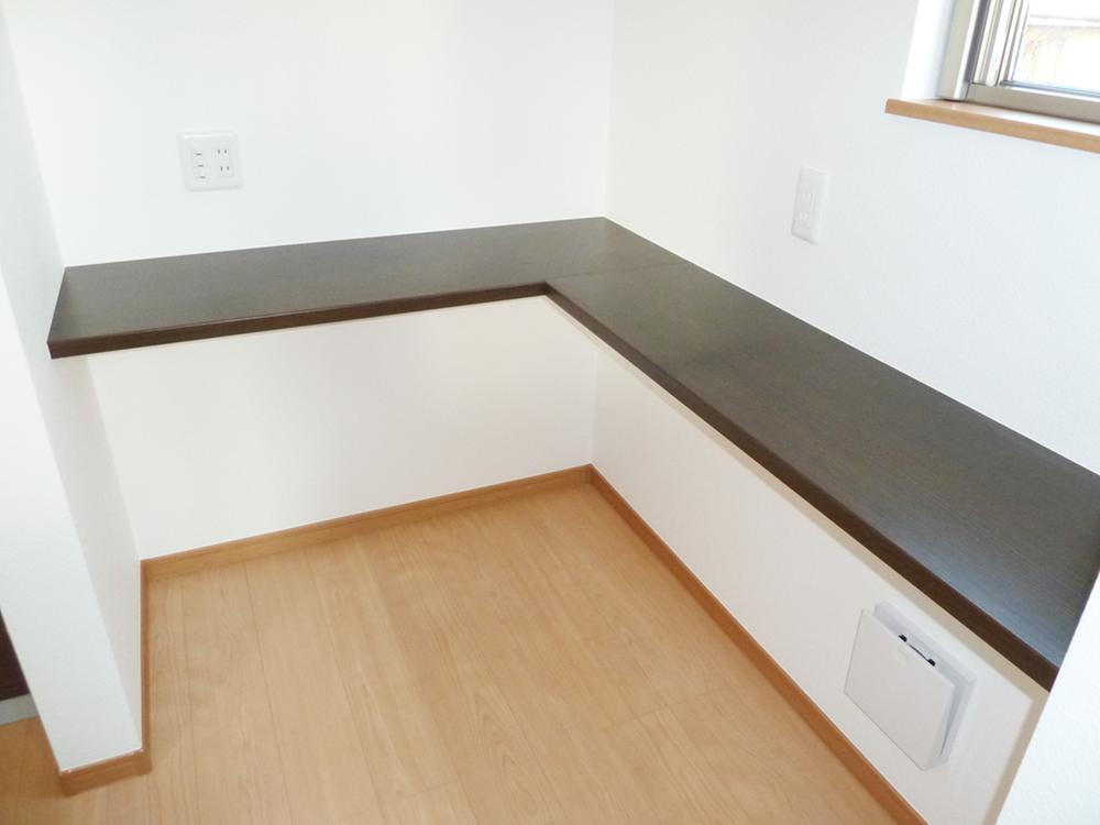 Other introspection. Study space of the computer desk and children, etc., Use a variety of utility space