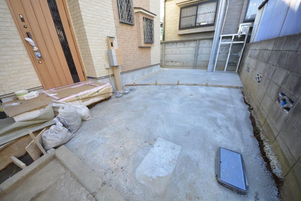 Parking lot. Car space one minute ensure!