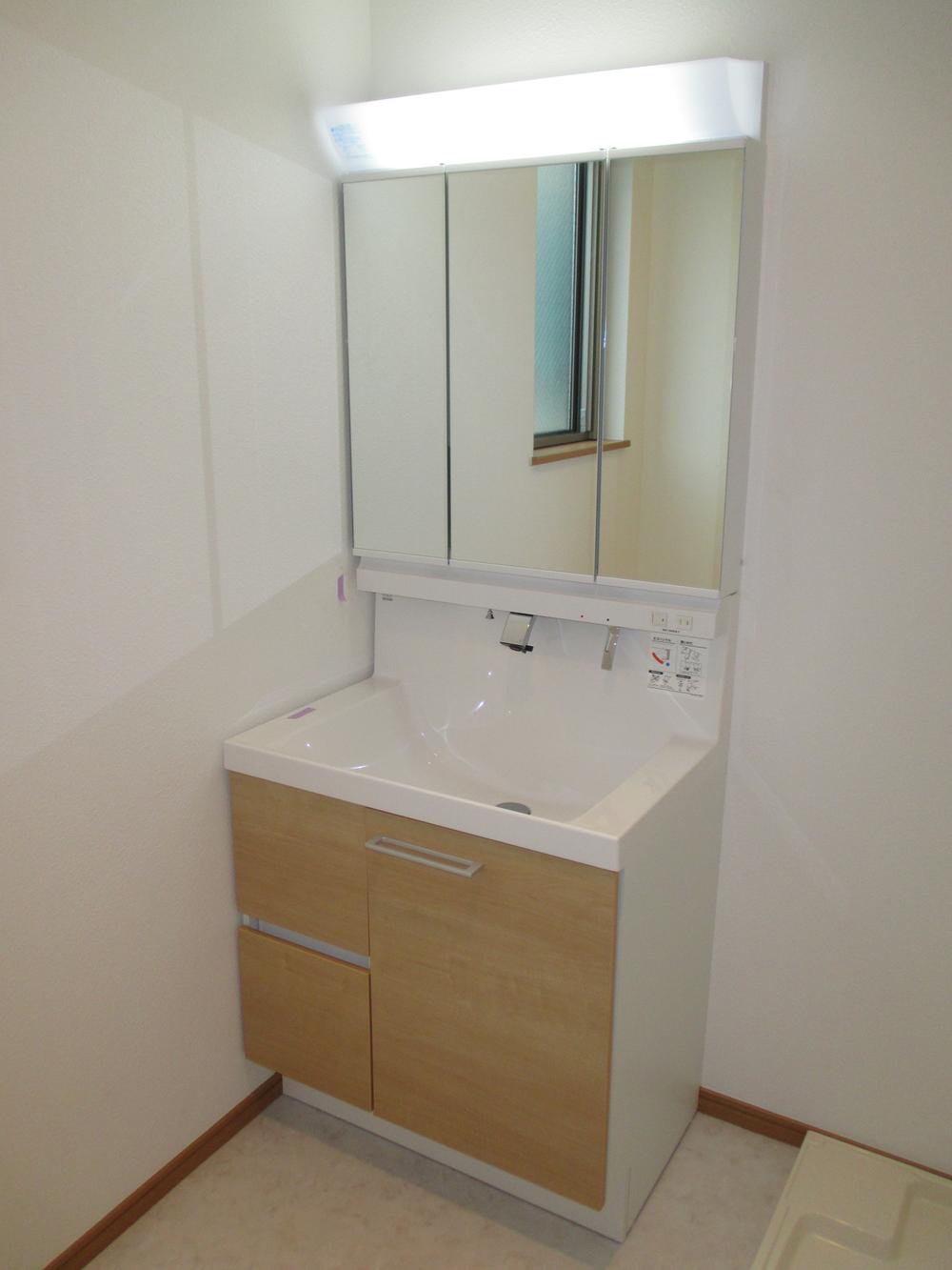 Wash basin, toilet. Indoor (10 May 2013) Shooting