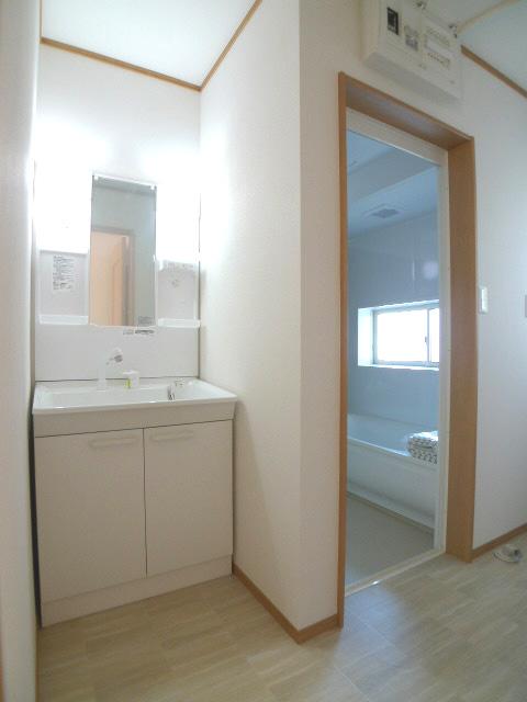 Same specifications photos (Other introspection). Wash room (complete construction cases)