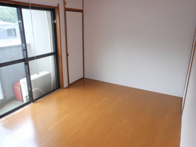 Living and room. Rooms clean flooring