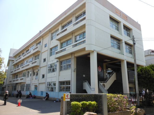 Junior high school. 1200m to the City Musashino second junior high school (junior high school)