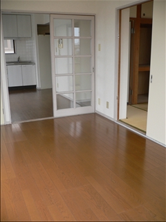 Living and room. Western-style 6 Pledge