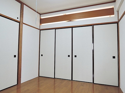 Living and room. Western-style 4.5 Pledge