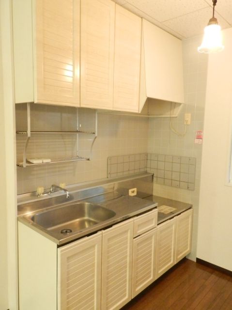 Kitchen. Gas stove can be installed