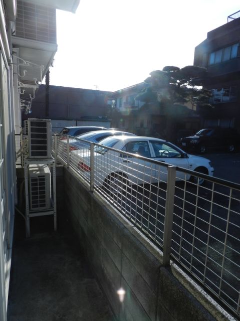 Other room space. Sunny