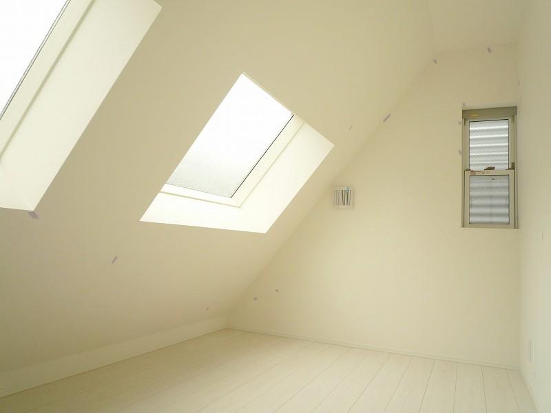 Non-living room. Bright rooms where there is the third floor of the top light