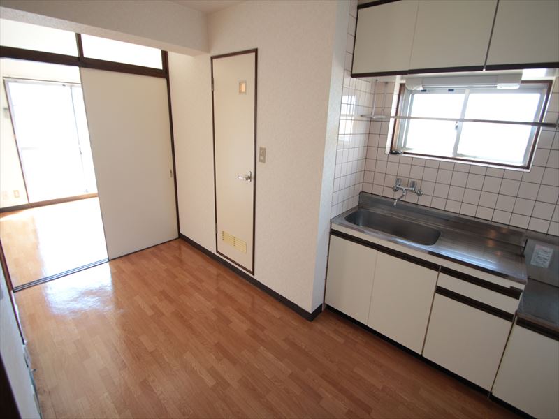 Kitchen. Easy to move the kitchen space