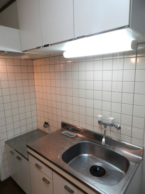 Kitchen. Gas stove can be installed