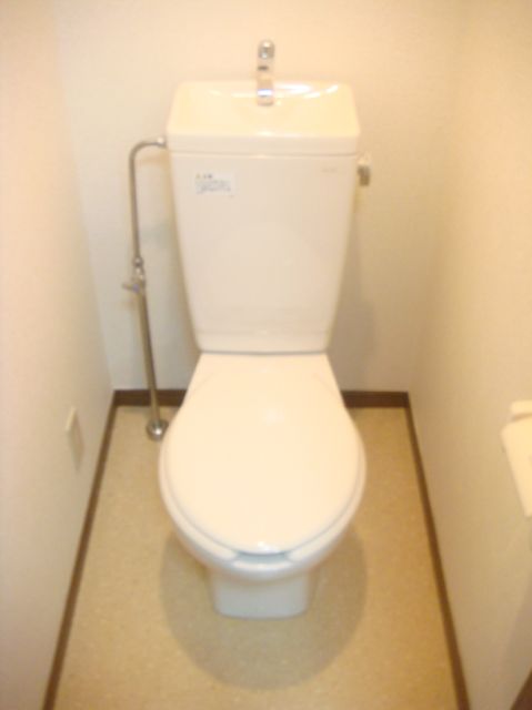 Toilet. bus ・ It is another toilet. 