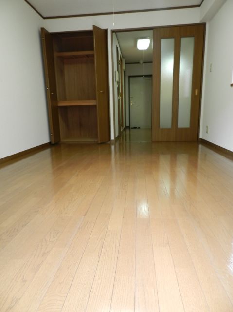 Living and room. 7.5 Pledge of flooring of the room