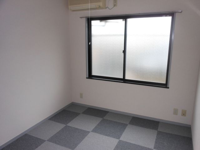 Living and room. Furniture puts easy reluctance window