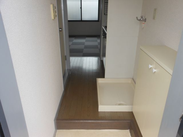 Kitchen. Kitchen space as seen from the front door