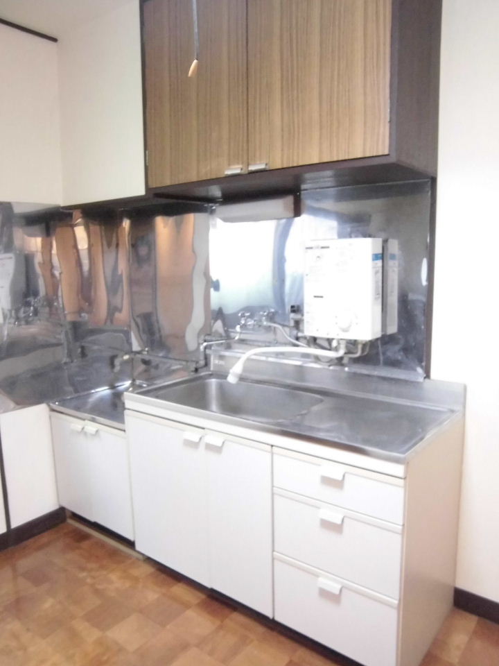 Kitchen. Two-burner gas stove installation Allowed!