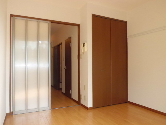 Living and room.  ☆ Also easy to use floor plan ☆ 