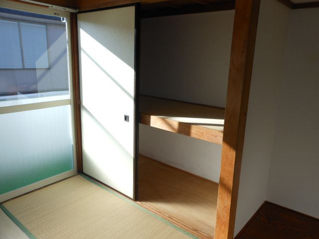 Receipt. Plenty of storage space in two places