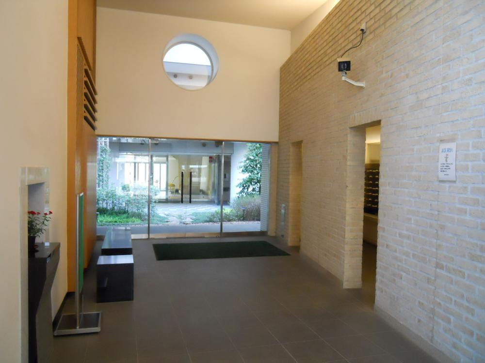 Entrance. Local appearance photo