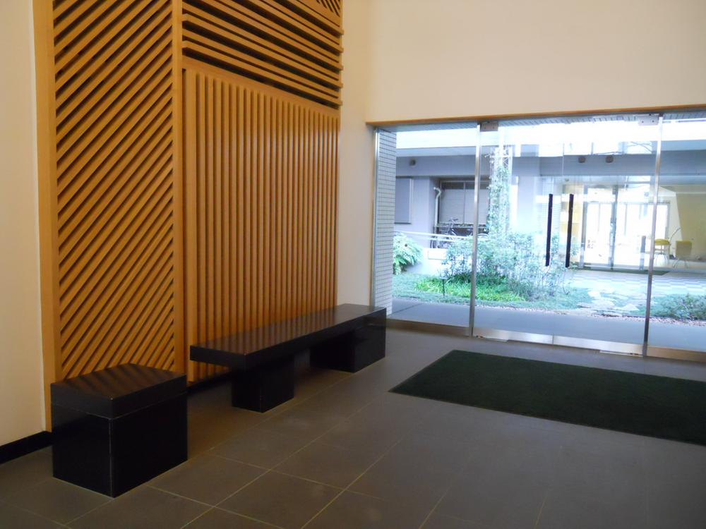 Entrance. Local appearance photo