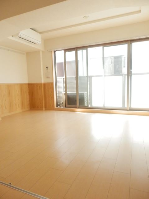 Living and room. Day is good