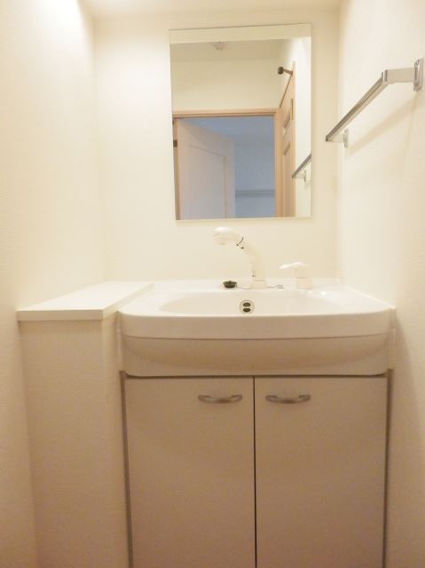 Washroom. Independent wash basin