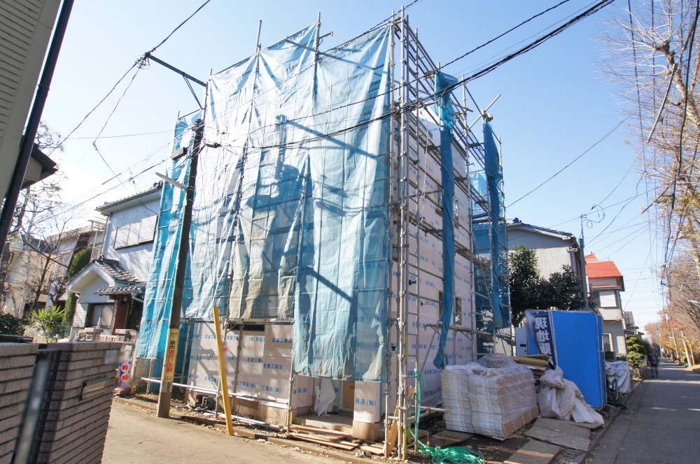 Local photos, including front road. There a There is a garden on the south side sunny.