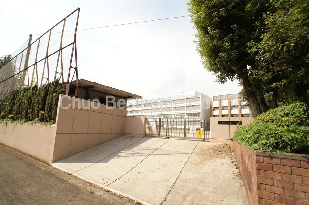 Junior high school. 708m to Musashino Municipal sixth junior high school