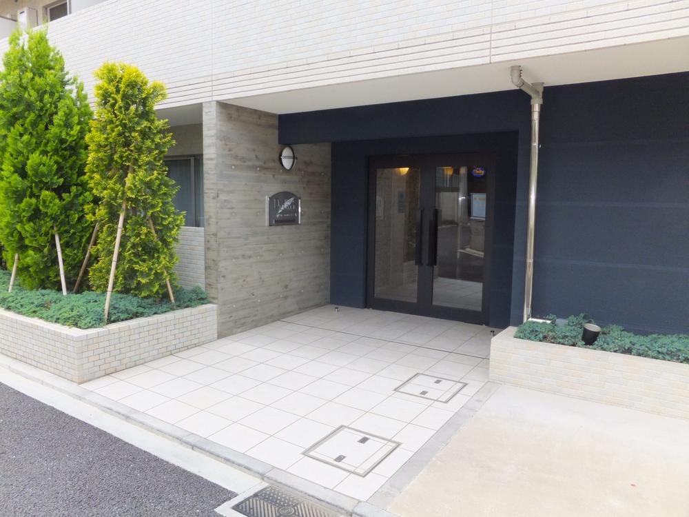 Entrance. Common areas