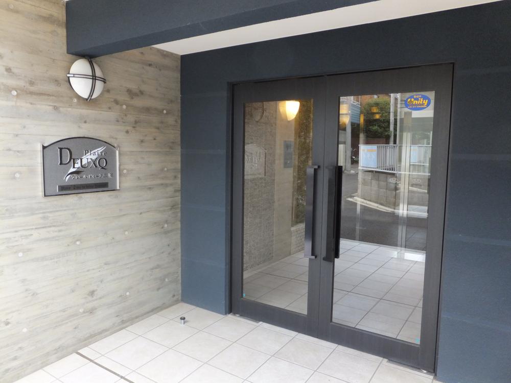 Entrance. Common areas