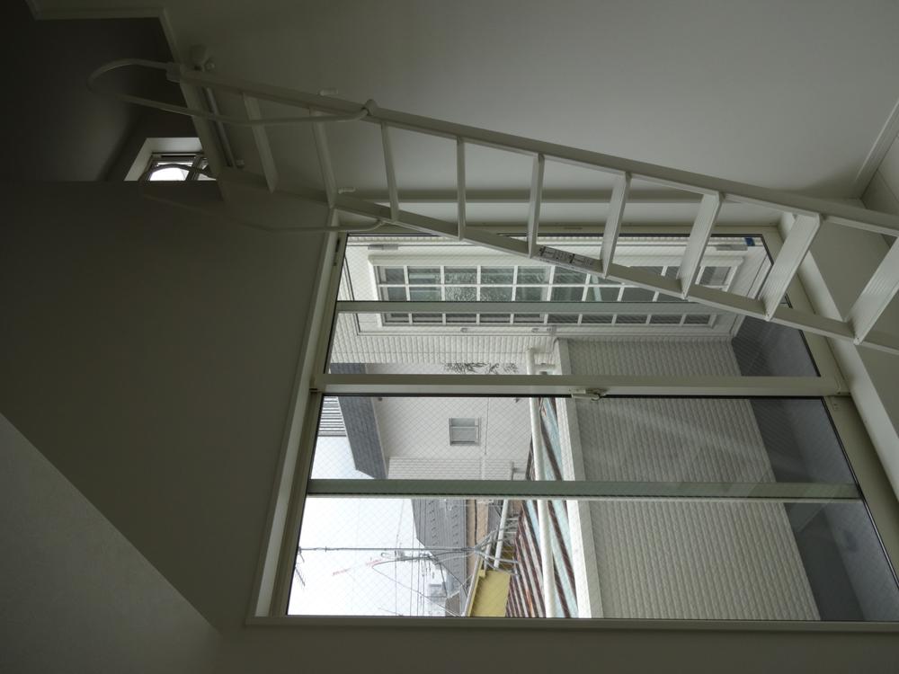 Non-living room. Indoor (08 May 2013) Shooting