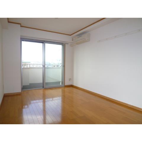 Living and room.  ☆ Clean room, Sunny ☆ 