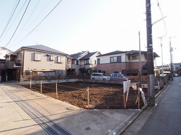 Local photos, including front road. Local (11 May 2013) Shooting