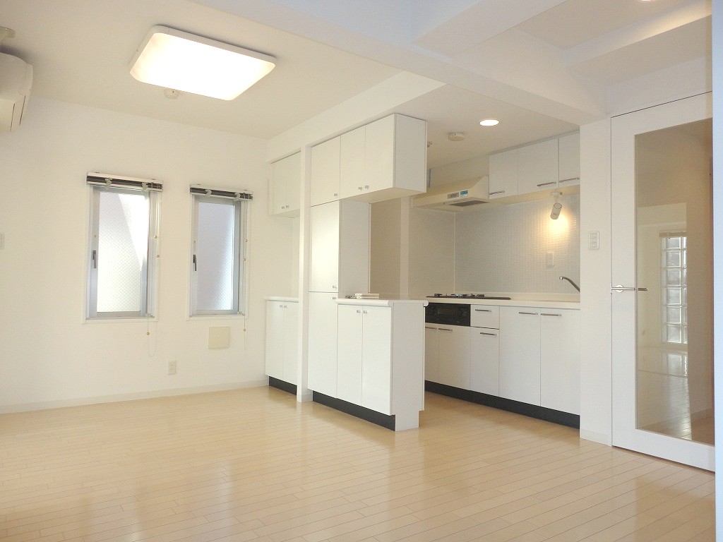 Living and room. Spacious living room ☆