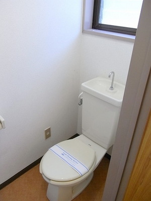 Toilet. toilet ・ Window Ali