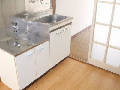 Kitchen. Gas stove installation Allowed (town gas)