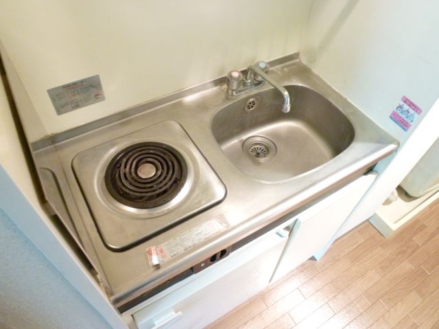 Kitchen. Electric stove ・ Fridge